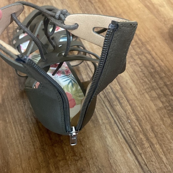 City classified Olive green Strappy gladiator Sandals size 9 - Picture 6 of 10